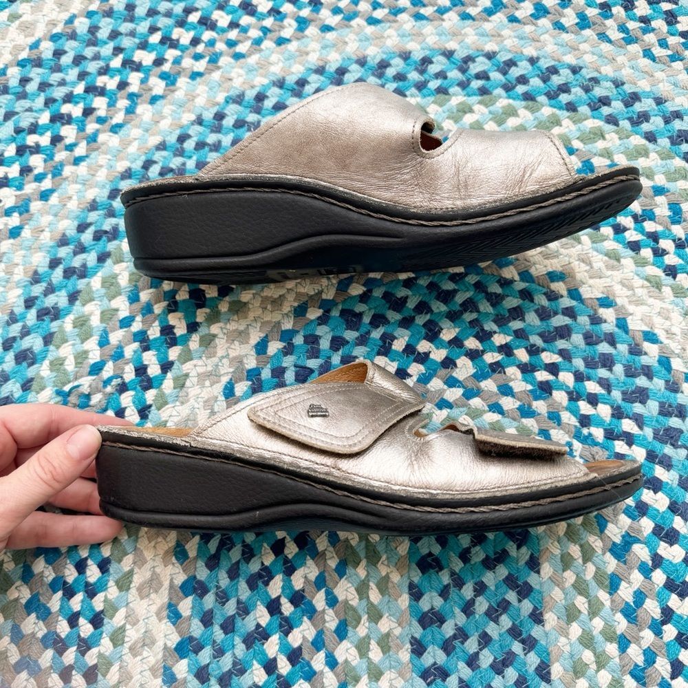 Finn Comfort Low Platform Gold‎ Strap Sandals - Picture 2 of 7